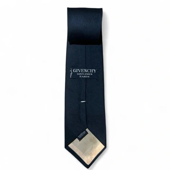 🔥 Givenchy Tie 🔥 - Picture 2 of 4